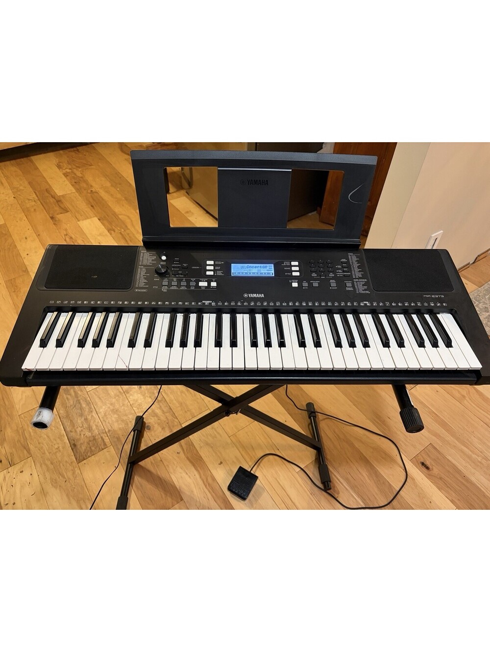 Yamaha PSR-E373 61-Key Portable Keyboard Electronic Piano Black With Stand